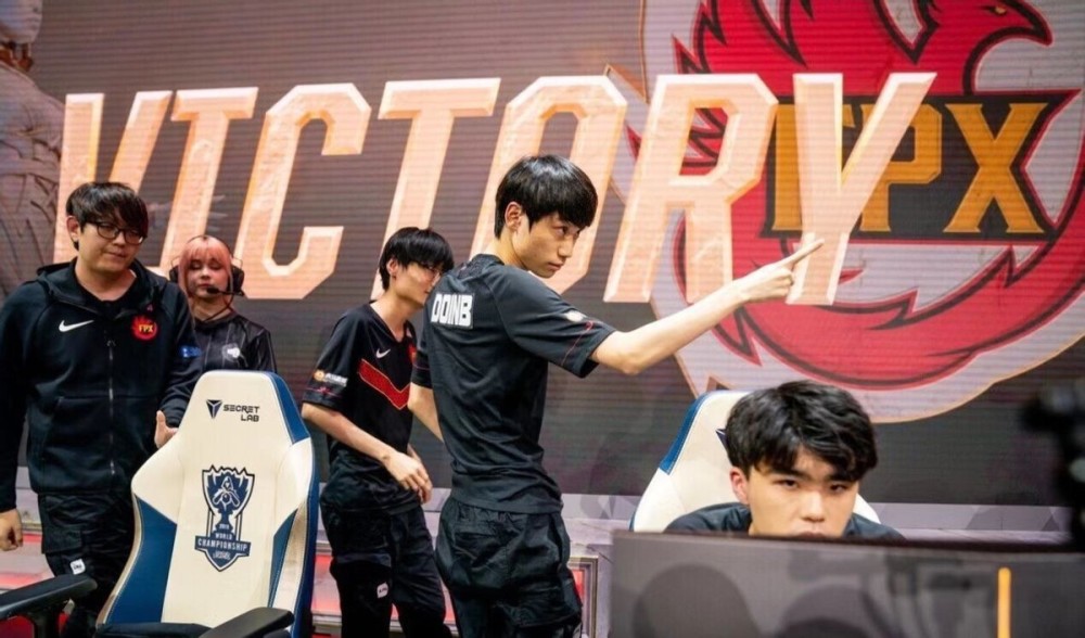 她们在网前 她们在网前